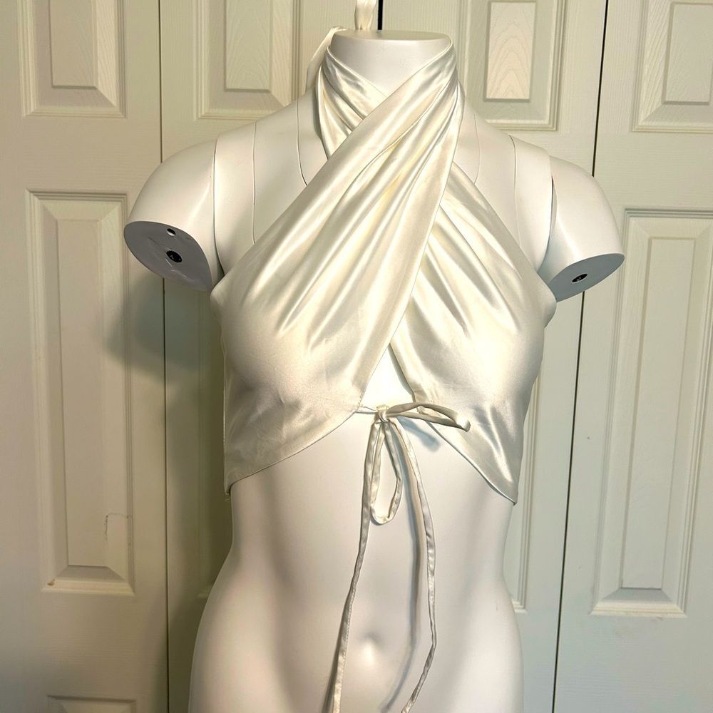 Tic Toc Wrap Around Cross Tie White Halter Top Size M
